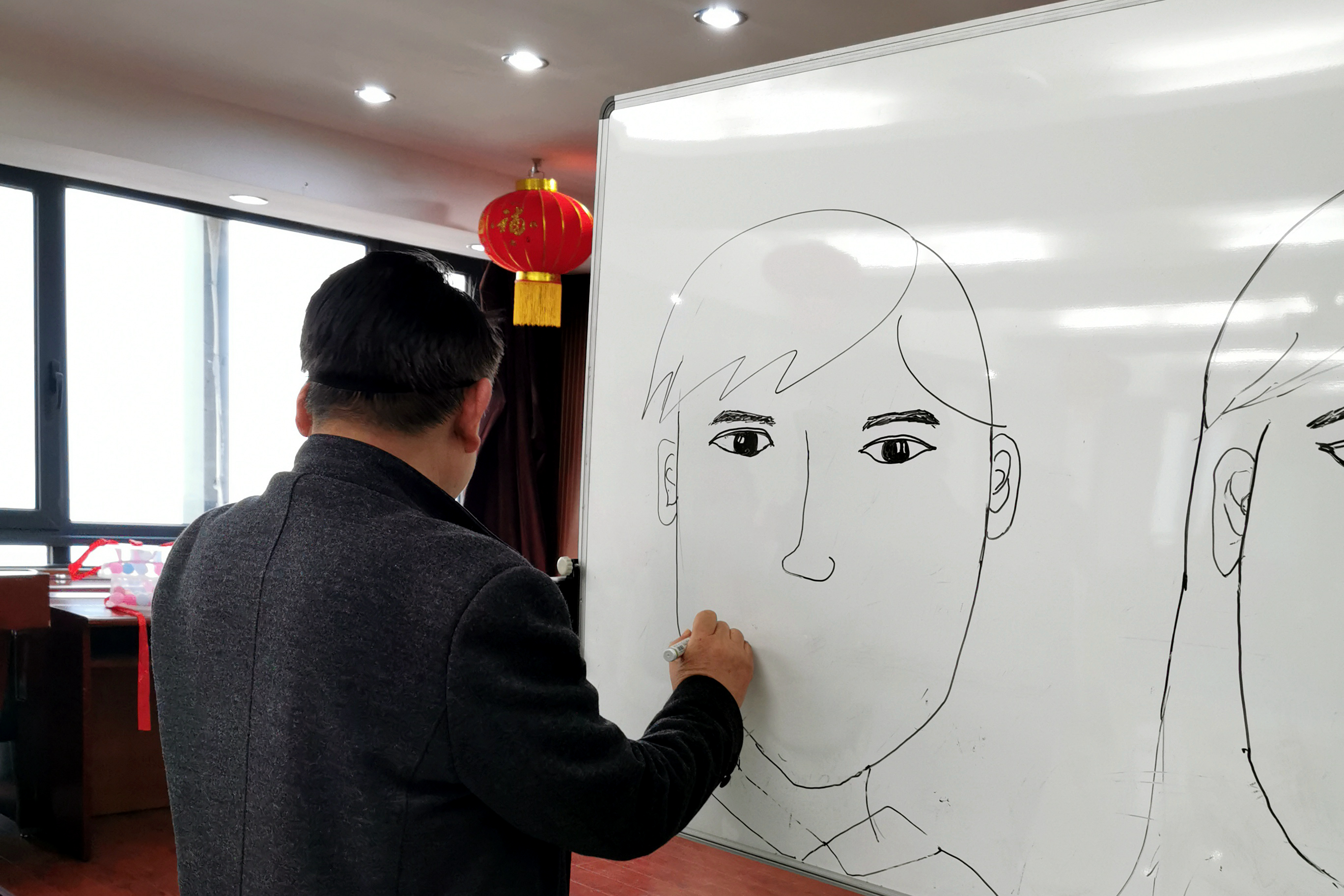 主任畫(huà)像.jpg 主任畫(huà)像.jpg